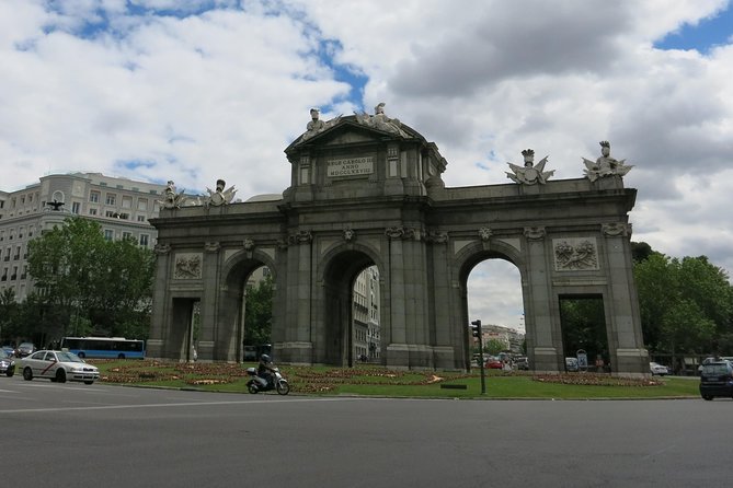 Panoramic Private Tour Madrid with hotel pick up - Gran Vía and the city’s theatrical side