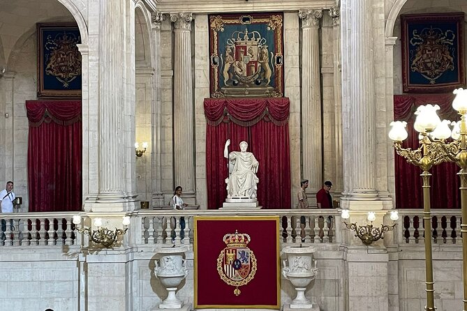 Premium Tour Royal Palace of Madrid : expert guide + no normal queue - The Hall of the Halberdiers and Hall of Columns