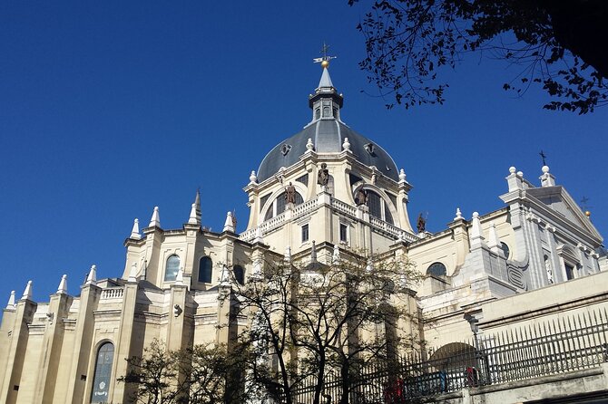 Private 3-Hour Group Tour in Madrid - What the guiding style appears to offer