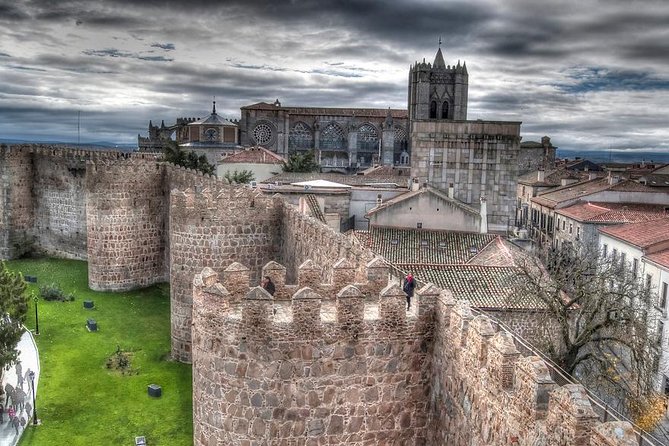 Private 3-hour Walking Tour of Avila with official tour guide - Puerta del Alcázar and the Best Photo Stops
