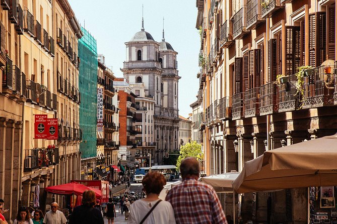 Private City Kickstart Tour: Madrid - The Royal Palace in a 15-minute introduction