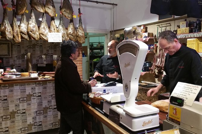 Private Food, Tapas & Wine Tour of Madrid with Customizable Menu All Included - What the private format changes