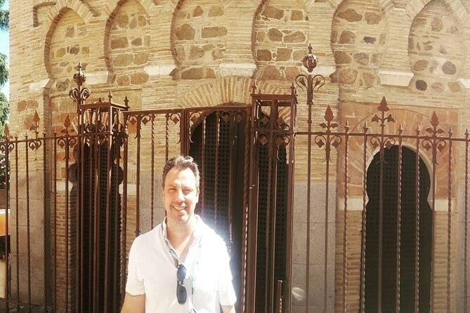Private Guided Tour in Toledo with Ricardo Guia Oficial Toledo - The white walls of Santa María la Blanca
