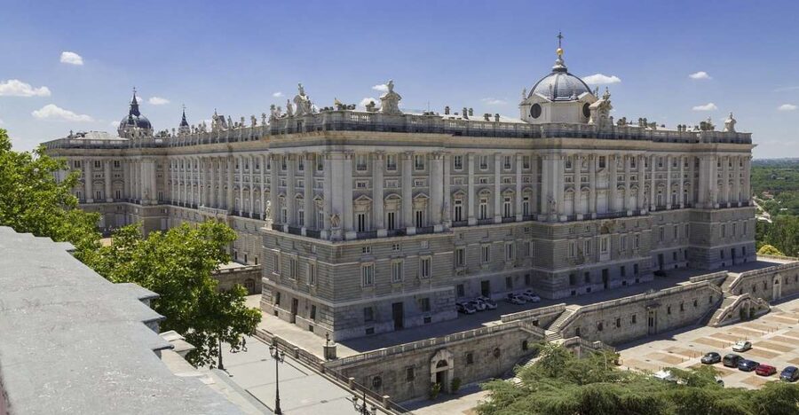Private guided tour Royal Palace & Royal Collections Gallery - Key points to know before booking