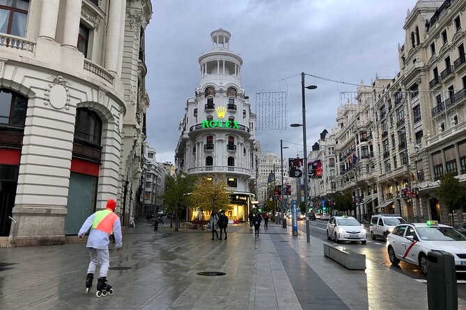 Private Half-Day Guided Tour of Madrid: 2H by private vehicle & 2H walking - Plaza Mayor and the old meeting place of Madrid