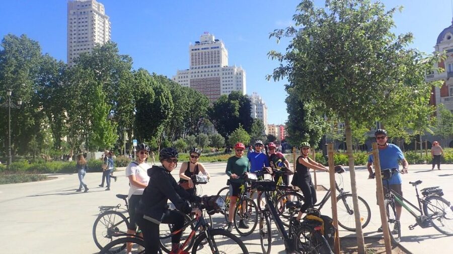 Private Madrid Bike Tour | Exclusive Guided Tour | From 30€ - Retiro Park: Madrid’s green centerpiece