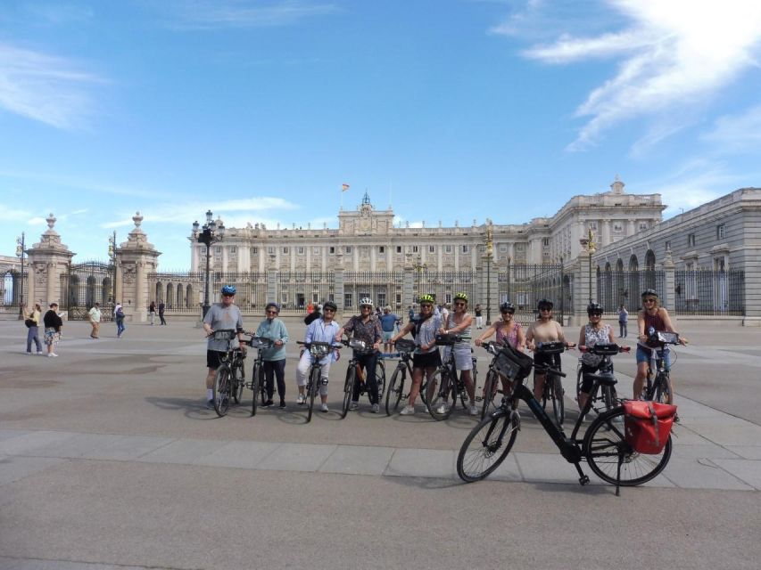 Private Madrid Bike Tour | Exclusive Guided Tour | From 30€ - River paths and Casa de Campo