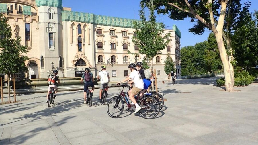 Private Madrid Bike Tour | Exclusive Guided Tour | From 30€ - Guides, languages, and the private format
