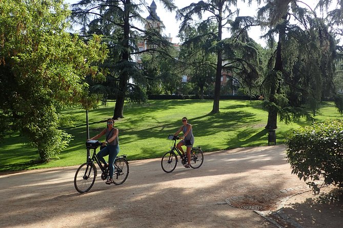 Private Madrid City Tour | Regular Bike/E-Bike | Groups from 32€ - Why a private bike tour works well in Madrid