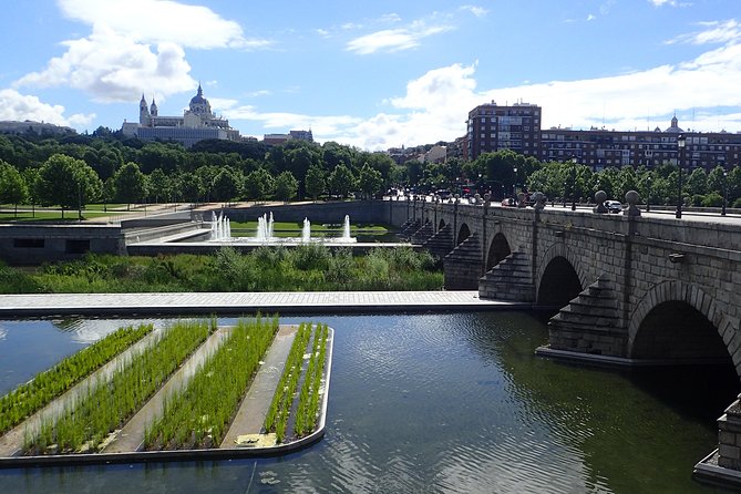 Private Madrid City Tour | Regular Bike/E-Bike | Groups from 32€ - Retiro Park and the Manzanares River path