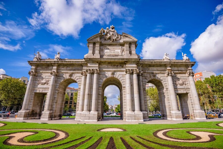 Private Madrid Highlights Walking Tour - Starting at Metro Opera and Plaza de Oriente