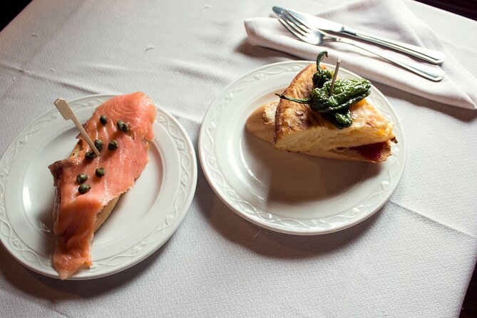 Private: Madrid Historic Centre Food Tour with 10+ Authentic - Market atmosphere at Mercado San Miguel