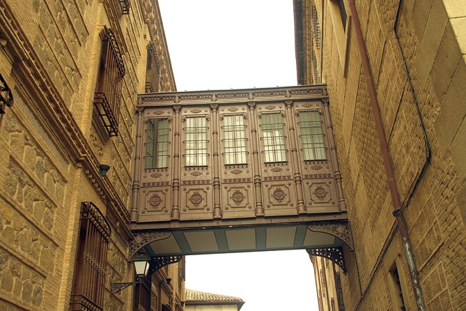 Private Shalom Jewish Tour of Toledo. Pickup option in Madrid - An underground well in Plaza del Salvador