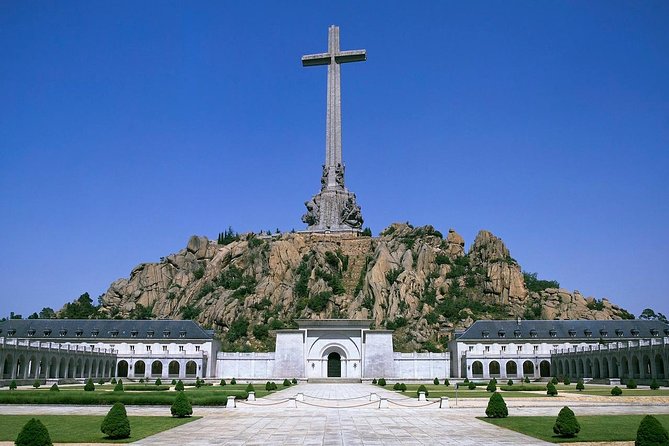 Private Tour El Escorial and The Valley of the Fallen from Madrid - Leaving Madrid in a private Mercedes