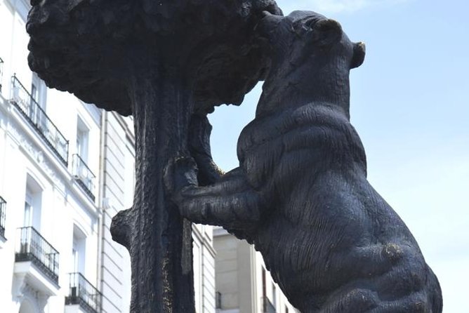 Private Tour: Madrid Walking Tour of Los Austrias - San Ginés and the quieter church stop