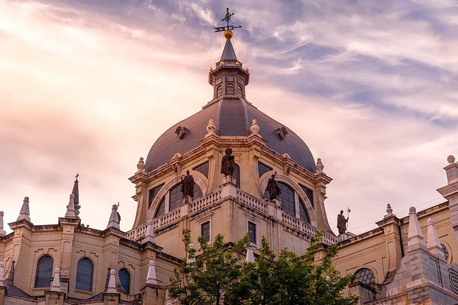 Private Tour: Madrid Walking Tour of Los Austrias - Mercado de San Miguel: browse, taste, or simply look