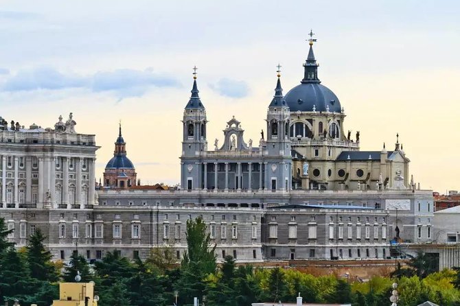 Private tour of the Royal Palace of Madrid - Why the skip-the-line feature matters