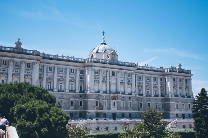 Private tour of the royal palace, private guide, fast entrance and pick up at the hotel. - Key points to know before booking