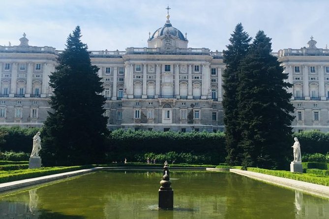 Private tour of the royal palace, private guide, fast entrance and pick up at the hotel. - Why a private palace visit can be worth the price