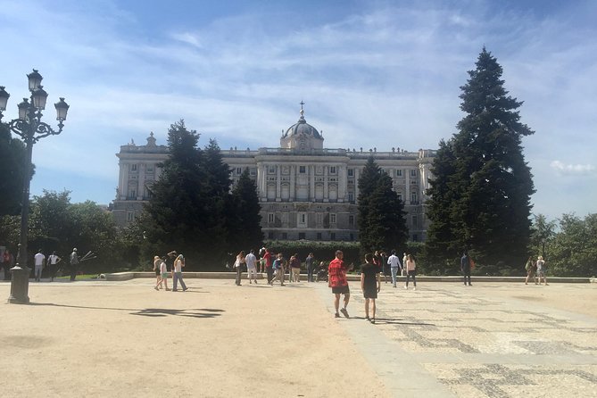 Private tour of the royal palace, private guide, fast entrance and pick up at the hotel. - The guide makes the difference