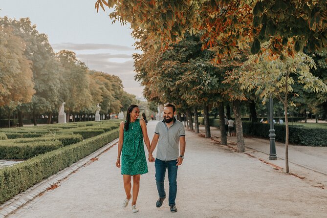 Private Vacation Photography Session with Photographer in Madrid - Temple of Debod and sunset-style views