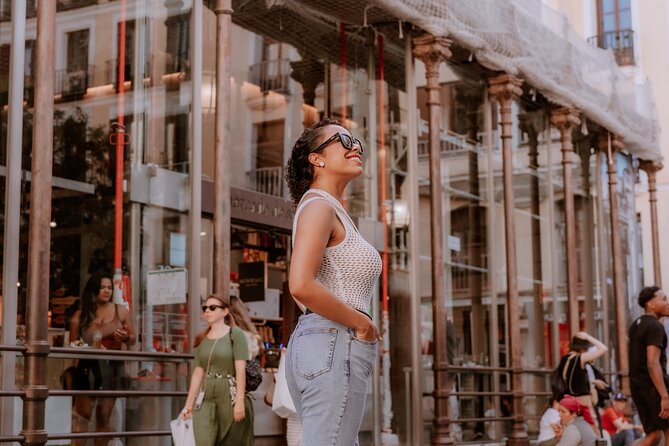Private Vacation Photoshoot with Photographer in Madrid - A one-hour route through Madrid’s best backdrops