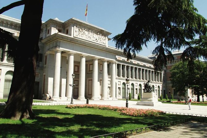 Private Visit to the Prado Museum - Meeting the guide at the Goya Monument