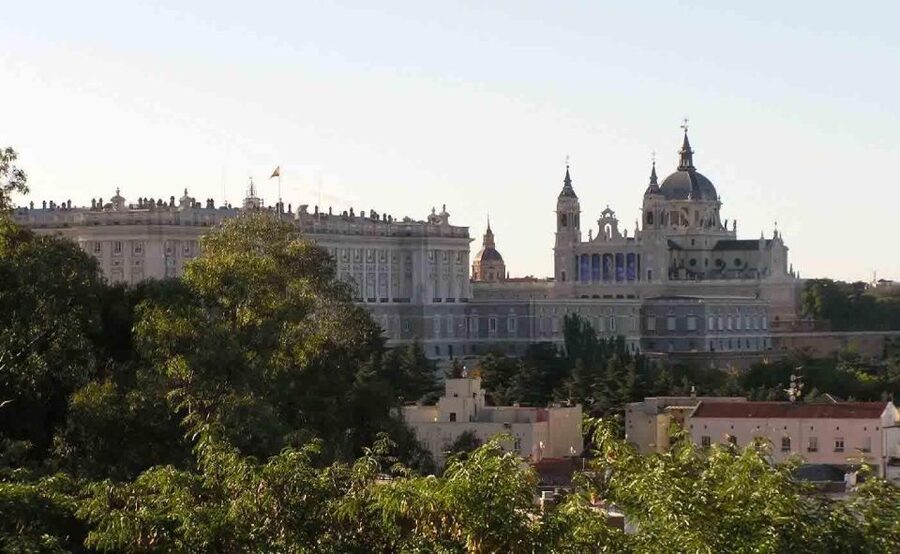 Private Visit to the Royal Palace and Walking Tour of Madrid - Starting at the Temple of Debod and Plaza de España