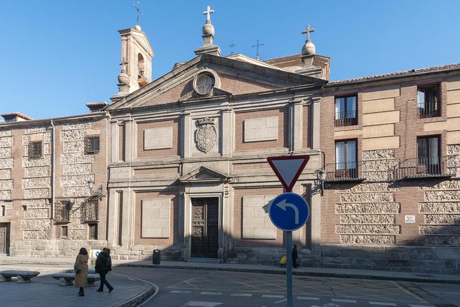 Private walking tour Madrid: Secrets and must - Calle Mayor and the old noble route
