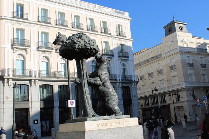 Private Walking Tour of the Center of Madrid and Retiro - Plaza de Oriente and the former royal gardens
