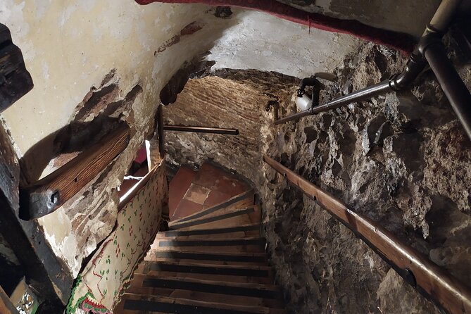 Private walking Tour: The oldest taverns of Madrid - Malacatín: a 1895 tavern with bullfighting ties