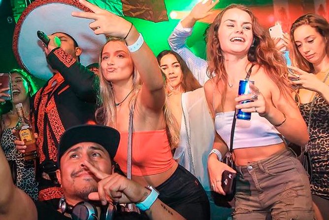 Pub Crawl Madrid by Mad Party Crew - The final club changes with the day