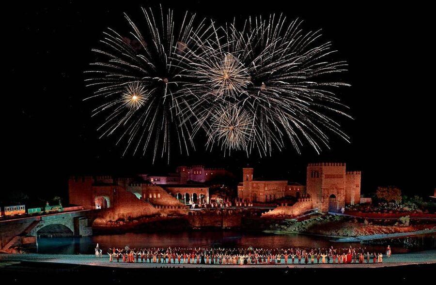 Puy du Fou España "El Sueño de Toledo" Night Show - What the praise gets right