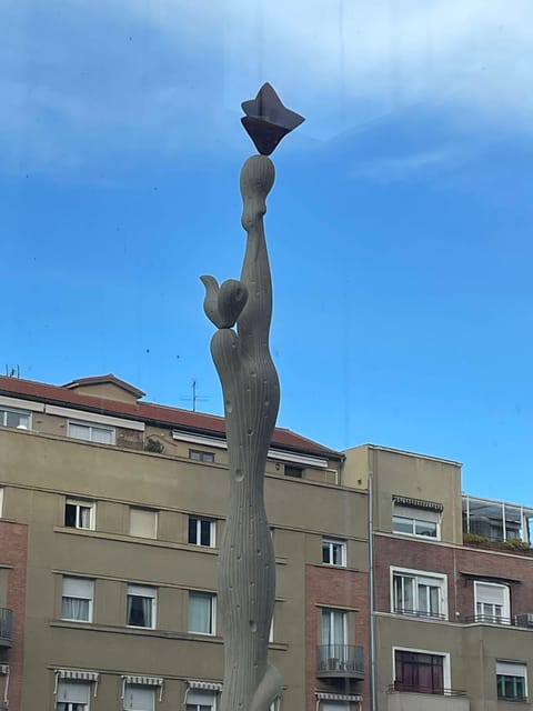 Reina Sofía Museum guided tour with ticket and skip the line - Following the art from the late 19th century onward