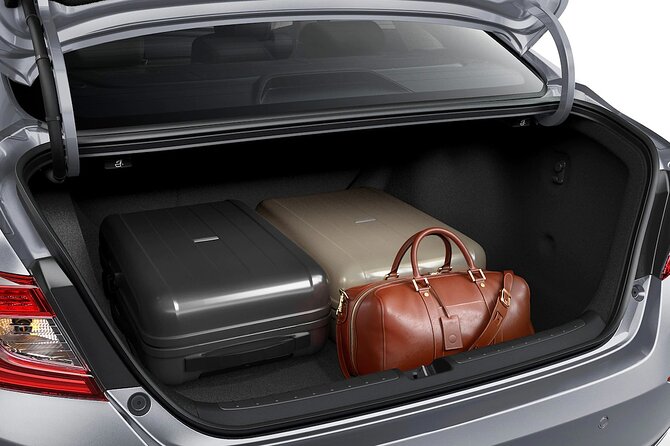 Round Trip Transfer from Madrid Airport MAD to Madrid by Sedan - What the strongest service moments look like