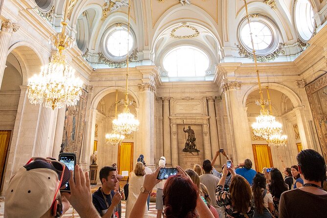 Royal Palace of Madrid Guided Tour and Flamenco Show with Tapas - The gap between the palace and the flamenco show