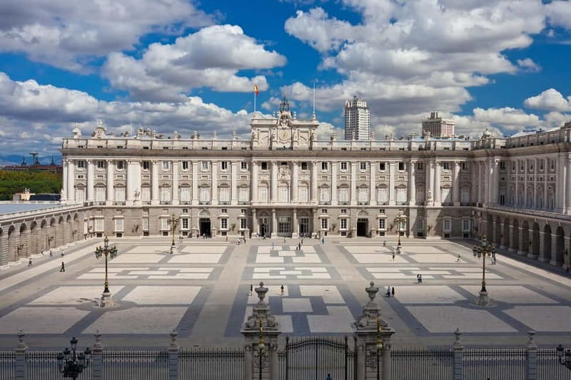 Royal Palace of Madrid: Private tour with entrance included - Timing, language, and access