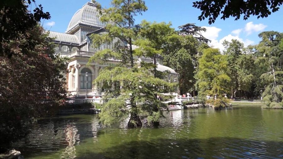 Royal Palace of Madrid Skip-the-Line and Retiro Park Tour - Booking details that can save you trouble