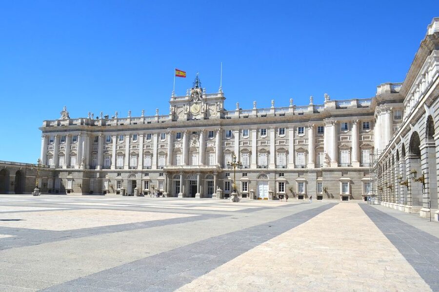 Royal Palace of Madrid Skip-the-Line and Retiro Park Tour - The break between the park and palace