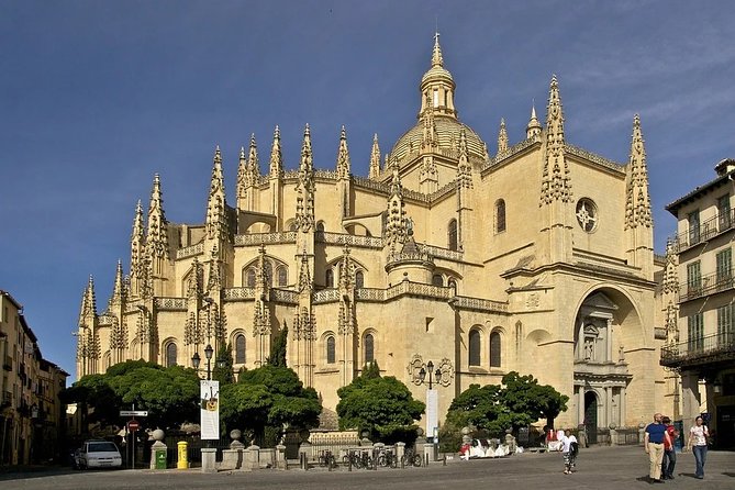 Segovia, Avila & Toledo: Small Group Guided Tour from Madrid - Ávila: walls, views, and a compressed visit