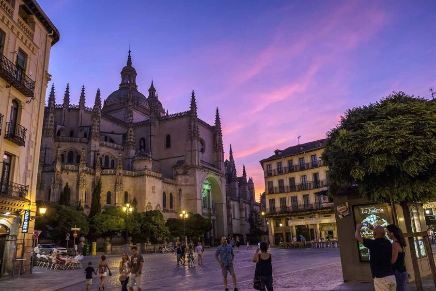 Segovia Cathedral Entrance Ticket - Four galleries and 21 chapels to explore
