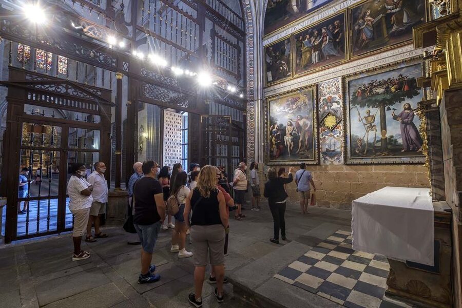 Segovia Cathedral Guided Tour - The main church and its 21 chapels