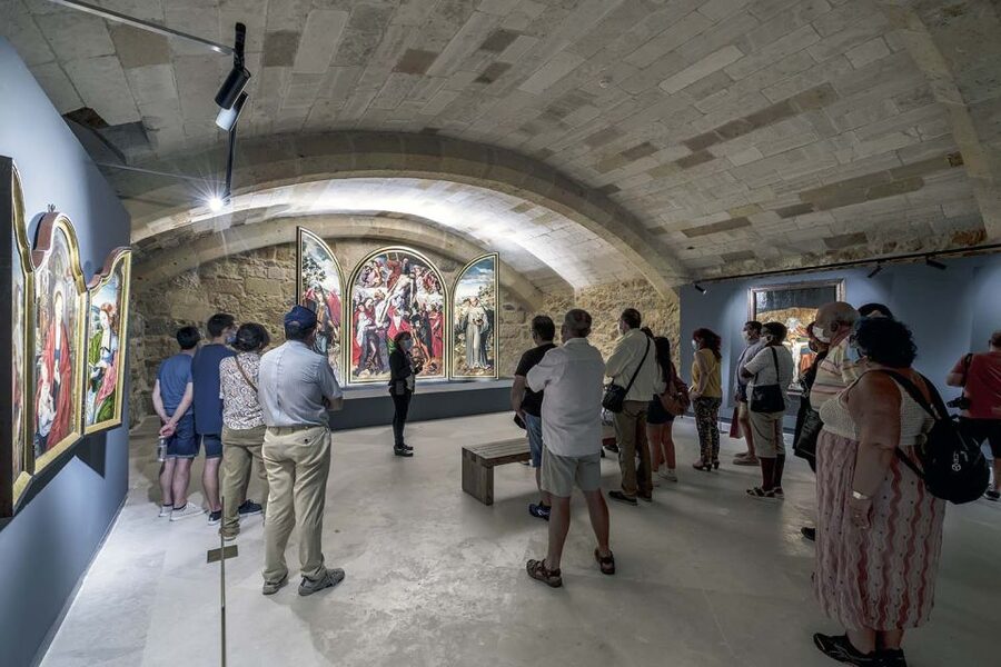 Segovia Cathedral Guided Tour - The cloister and the quieter change of pace