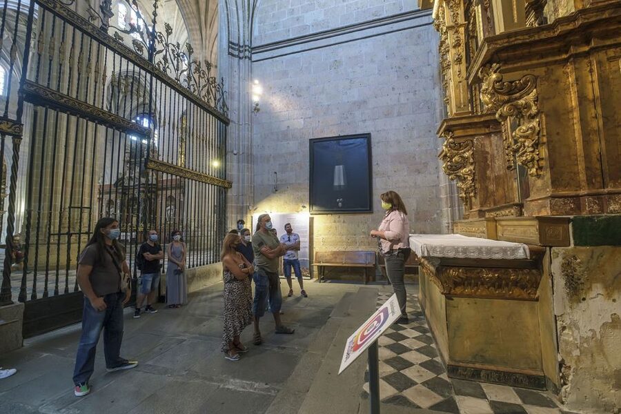 Segovia: Cathedral Tower Guided Tour - The clock room and the mechanism