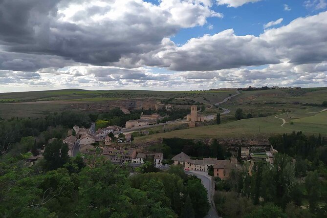 Segovia from the Aqueduct to the Alcazar: A Self-Guided Audio Tour - Plaza de la Reina Victoria Eugenia and the Alcázar