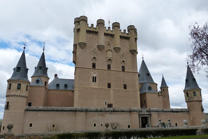 Segovia Guided Afternoon Tour from Madrid - Casa de los Picos and the old city streets
