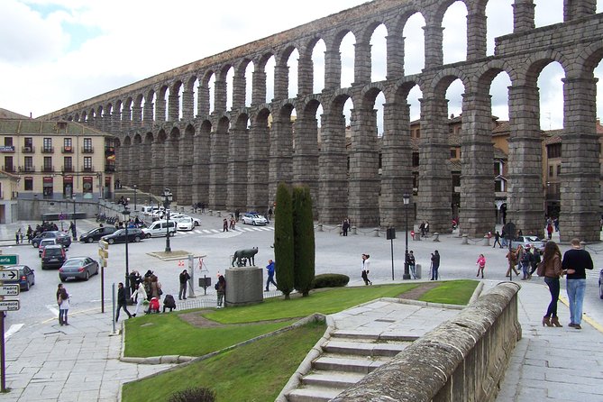 Segovia Guided Afternoon Tour from Madrid - The aqueduct: Segovia’s unforgettable first sight