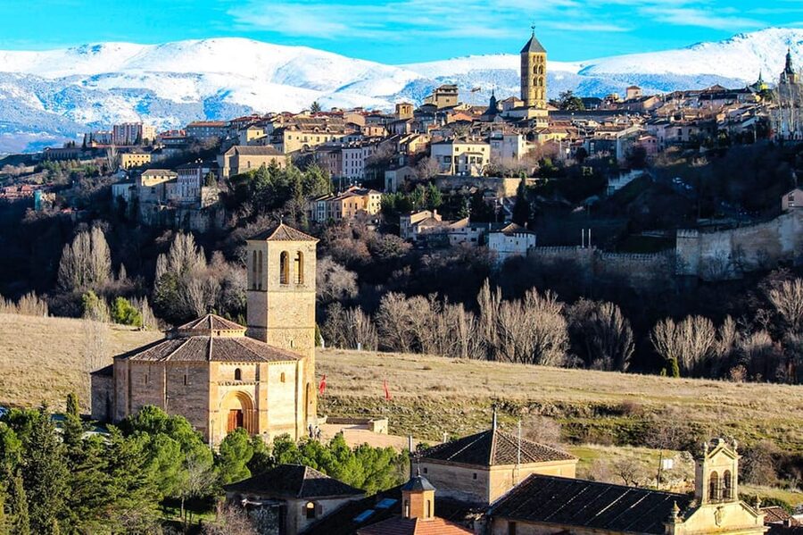 Segovia: guided route on an electric bicycle (ebike) - A local aperitif and final Aqueduct views