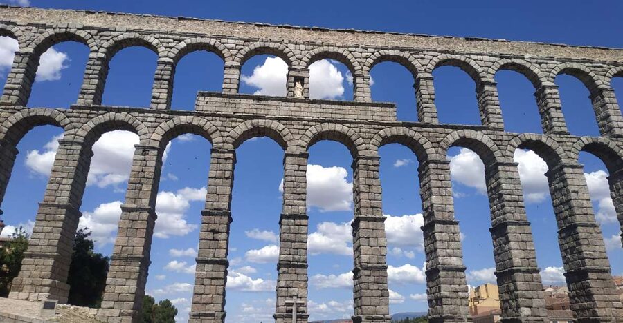 Segovia: Guided Walking Tour with Alcázar Entry - San Martín and the old Jewish quarter