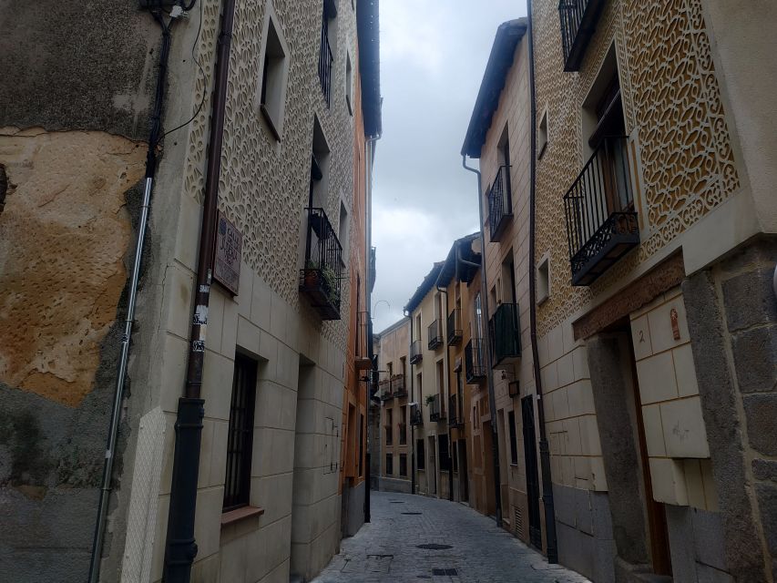 Segovia: Guided Walking Tour with Alcázar Entry - Practical details before you reserve